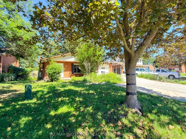 5 Pepler Pl, Barrie, ON L4N 5E3