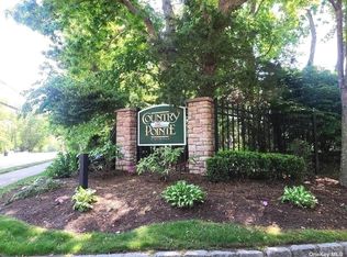 2 Meadow Pond Cir, Miller Place, NY 11764