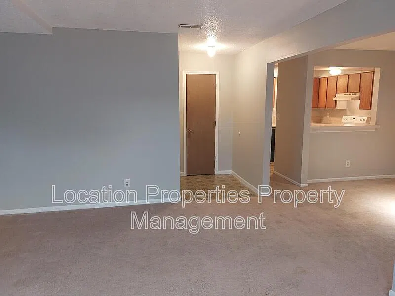 2 bed, 1.0 bath, $850 — Photo 3