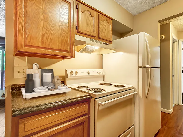 Meadowbrook Apartments — Photo 24