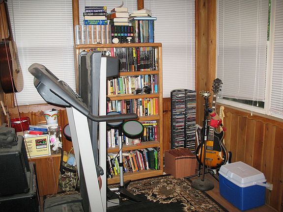 One of 2 bonus rooms