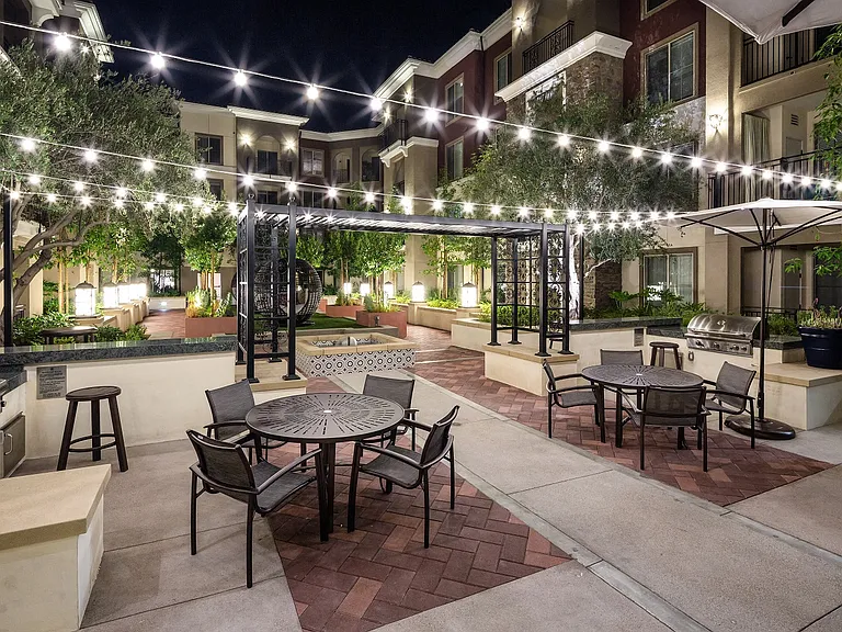 Ave_5_Adagio_Pod_Courtyard_Night_Mission Viejo