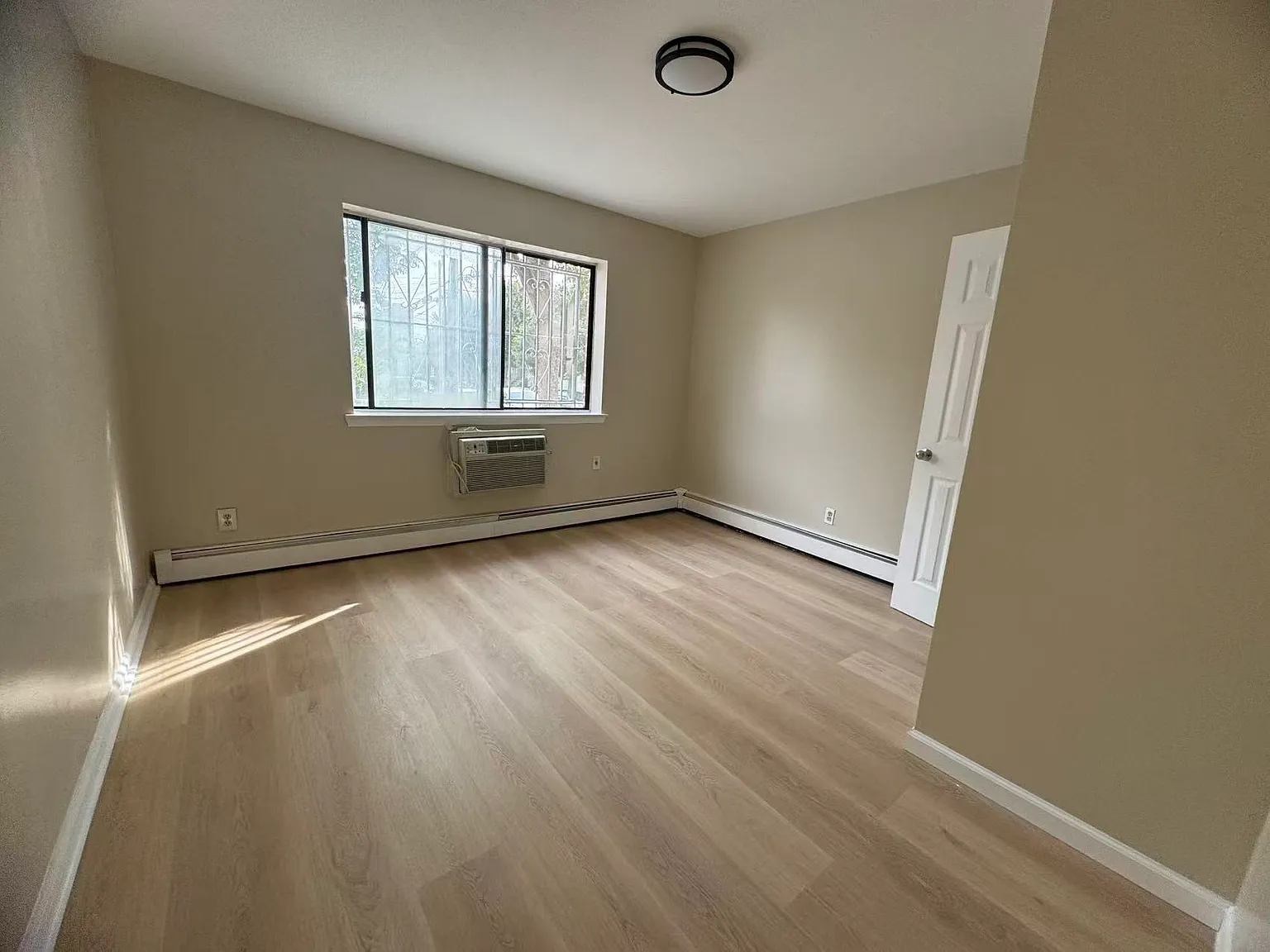 2870 Wilkinson Ave — Photo 3