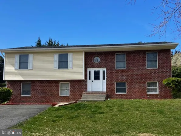 453 Varghese Dr, Strasburg, VA 22657