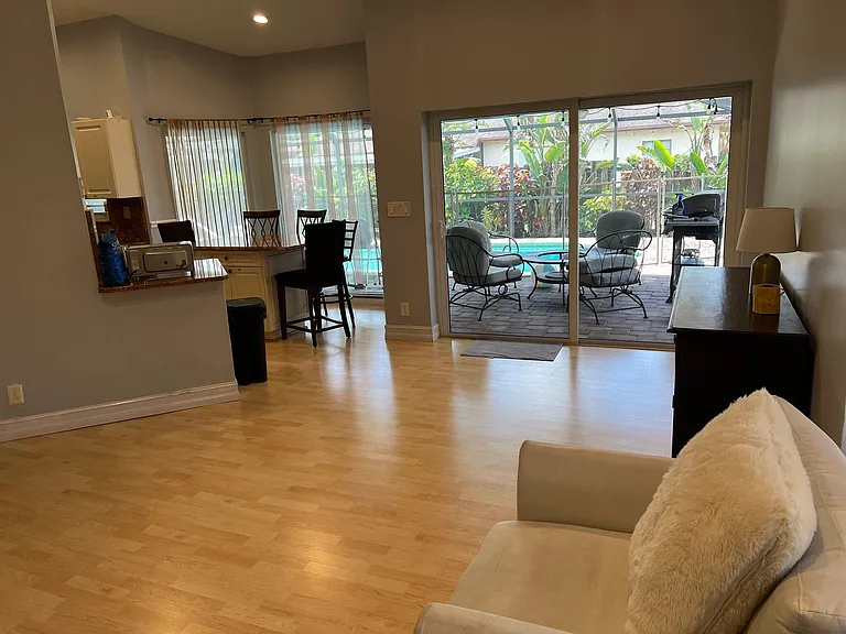 9664 W Lake Ct — Photo 6
