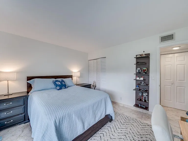 3939 NE 5th Ave #D103 — Photo 14
