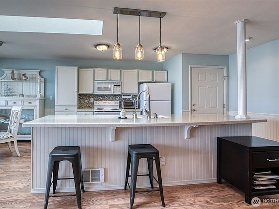 4th image of 1443 Ocean Shores Boulevard SW #302