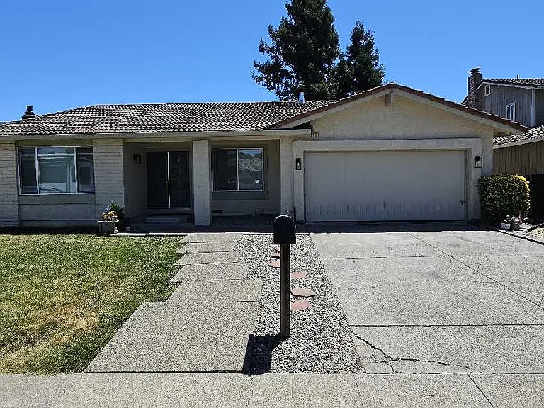 247 Fig Ct — Photo 1