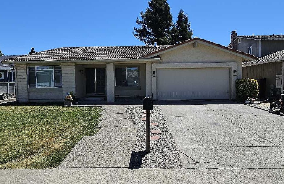 1st image of 247 Fig Ct