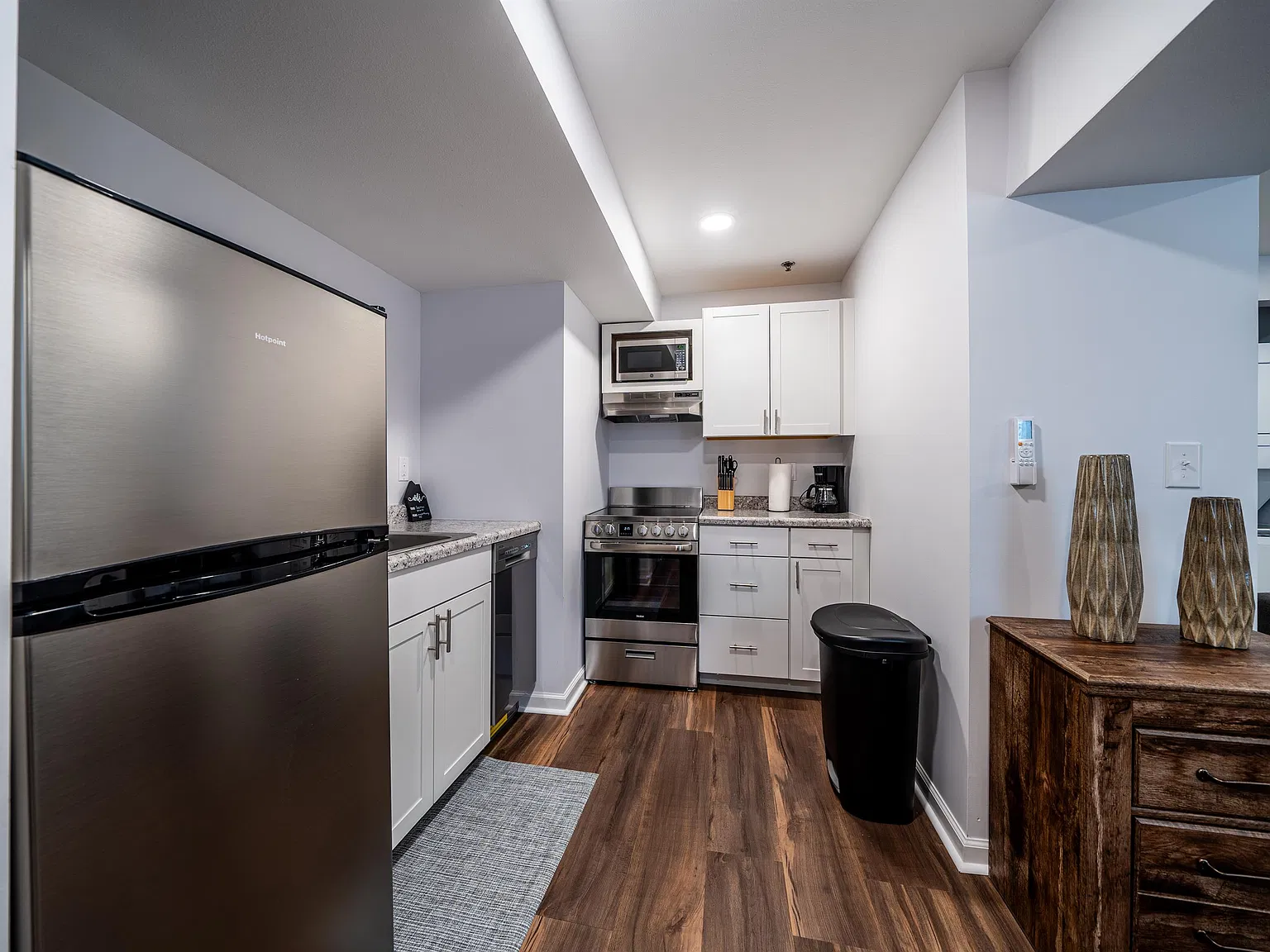 Grace Manor Apartments - B03 - A — Photo 4