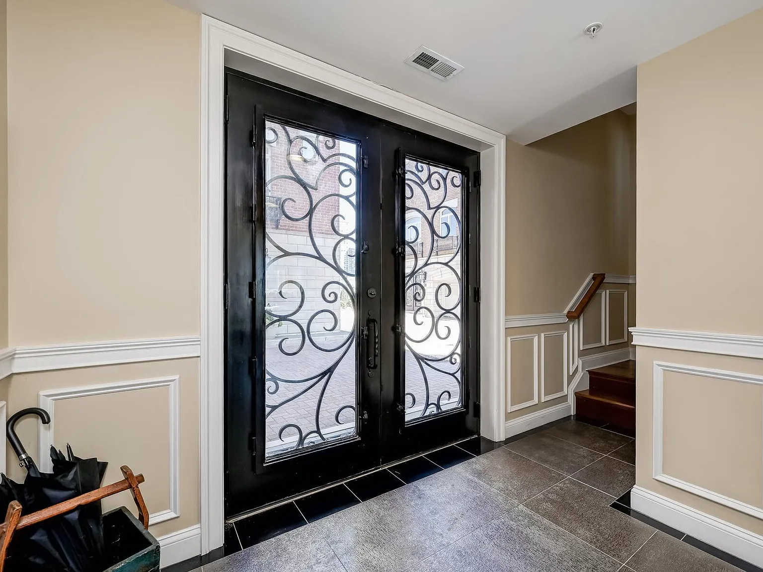 4 bed, 3.5 bath, 4535 sqft, $10,000 — Photo 3