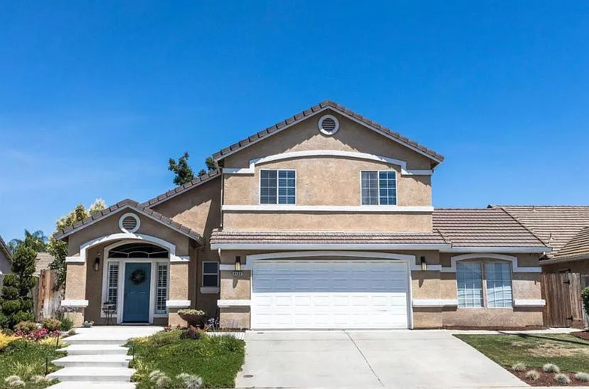 4 bed, 2.5 bath, 1940 sqft, $3,100 — Photo 1