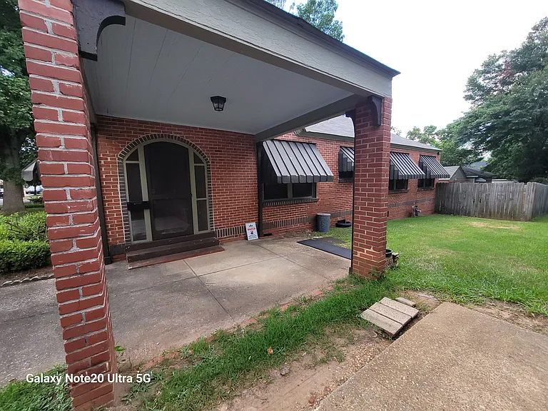 1928 Winona Ave — Photo 4