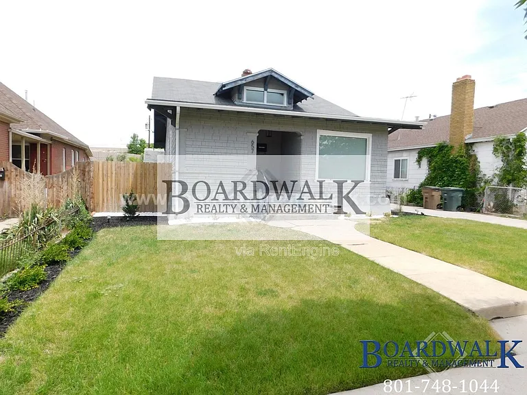 657 E Warnock Ave — Photo 2