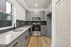 Building Photo - 1214 S 15th St #2