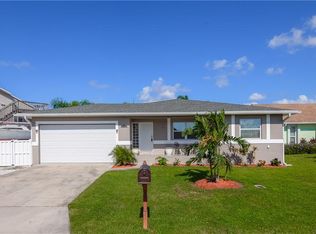 17706 Long Point Dr, Redington Shores, FL 33708