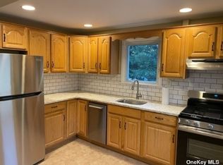 124 Shields Ave, Williston Park, NY 11596