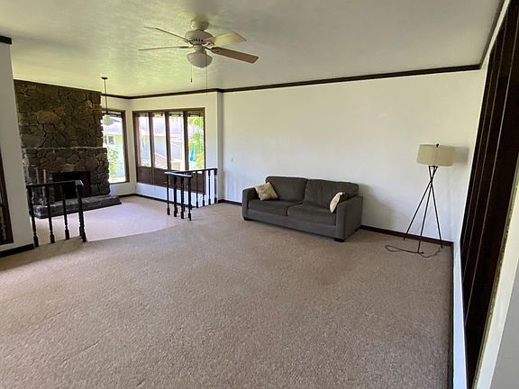 Livingroom and cozy fireplace area