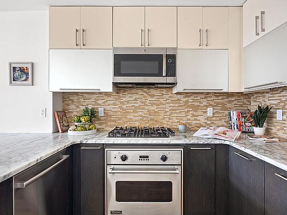4th image of 500 4th Ave APT 10C