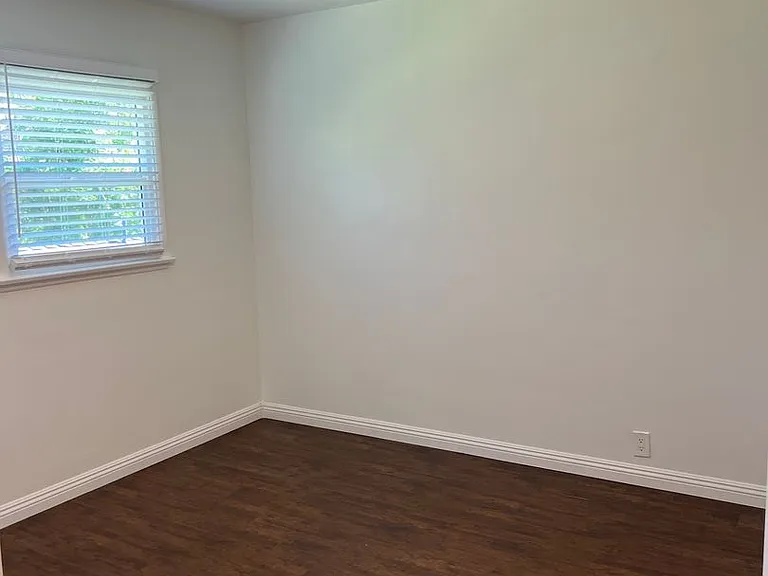 1701 Peppertree Ln — Photo 9