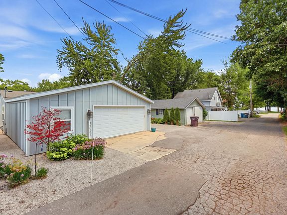 3rd image of 12932 Hazel Dr