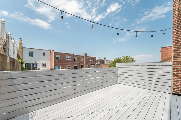 Sold by Modern Spaces | media 10