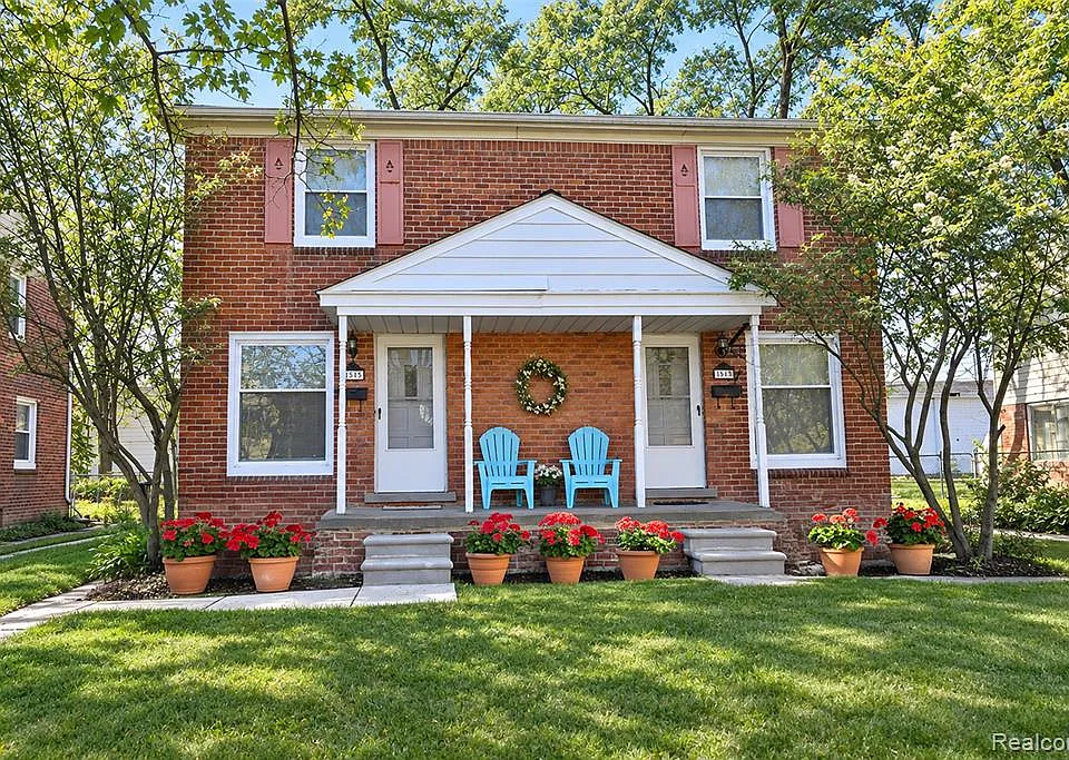 1515 W Farnum Ave