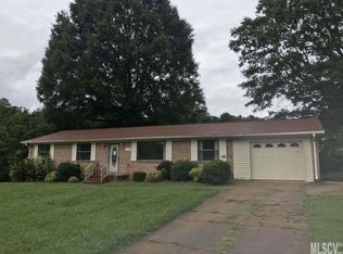 2198 Horseshoe Bend Rd, Hickory, NC 28601