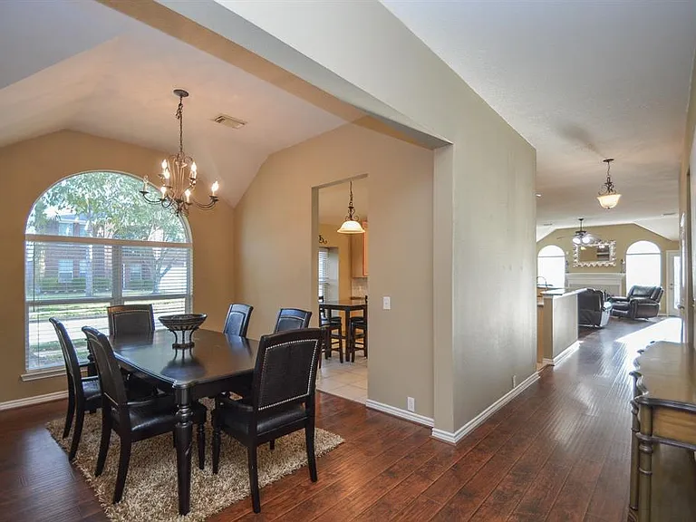 4914 Surrey Park Cir — Photo 10