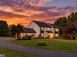 1 Glen Meadow Dr, Glen Mills, PA 19342