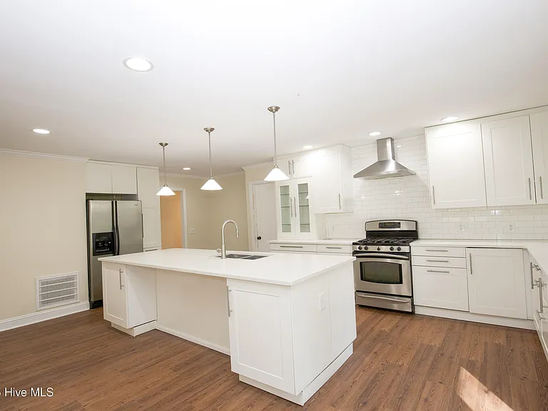 345 E New Hampshire Ave — Photo 13