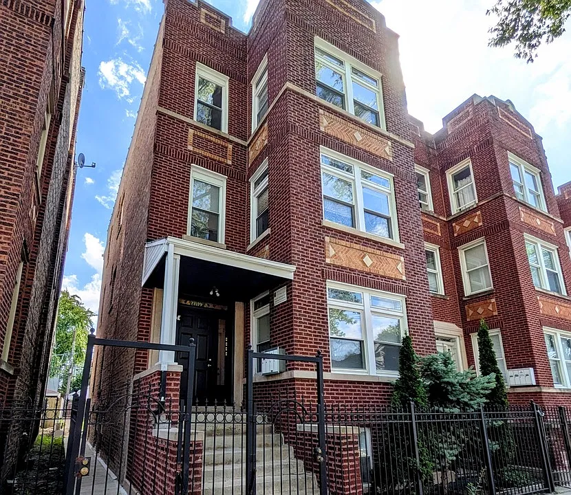 2619 N Hamlin Ave