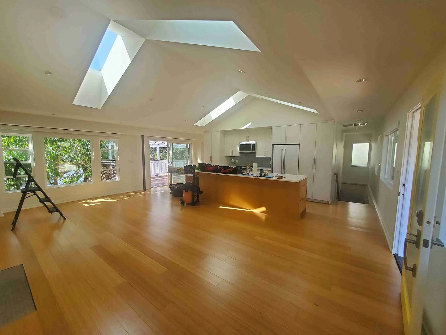 Prime Wallingford location 4 bed, 3 bath with updates. — Photo 3