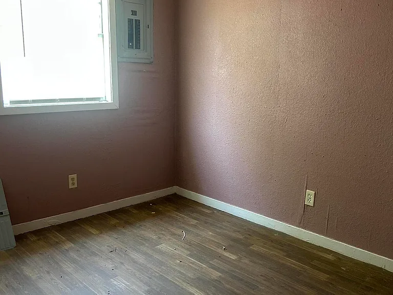 102 Ainsworth St — Photo 5
