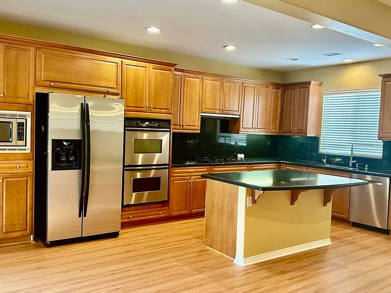 361 Cottages Ct — Photo 8
