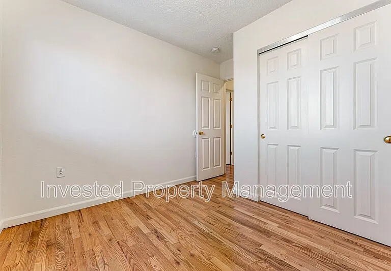 588 S Eaton St — Photo 9