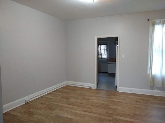 dining room into kitchen