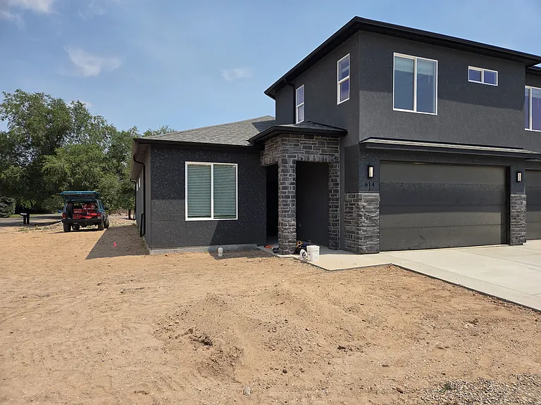 614 Peony Dr #A — Photo 1
