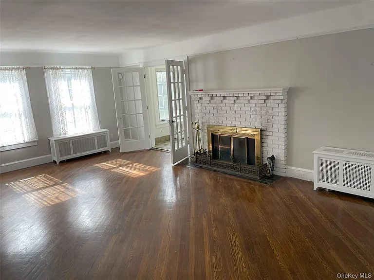 56 Nassau Blvd — Photo 3