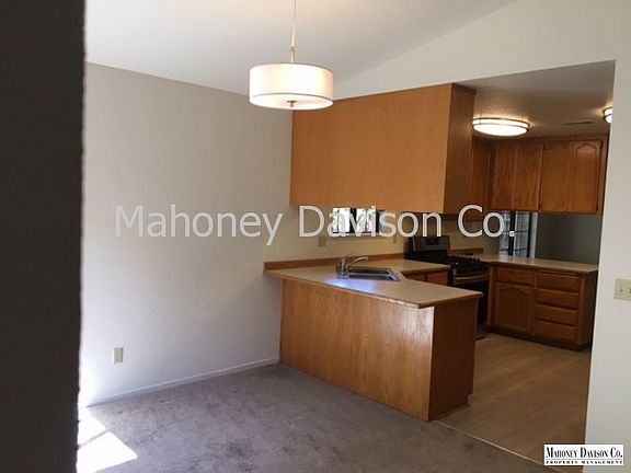 5th image of 1661 Creekview Cir