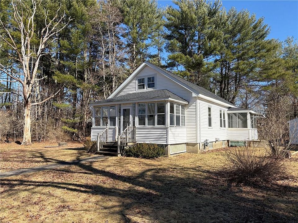 1st image of 52 Carpenter St