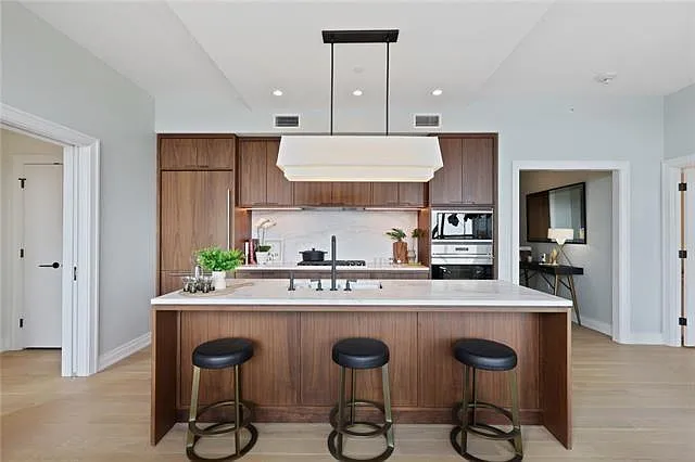 2 bed, 2.0 bath, 1263 sqft, $4,700 — Photo 3