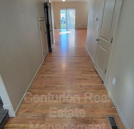 4th image of 421 Norway St NE