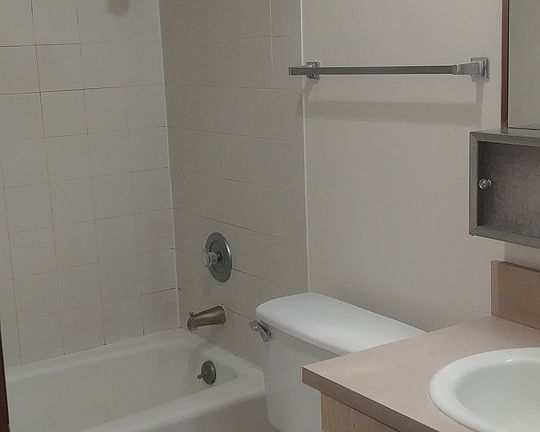 5th image of 215 E Henley St #392