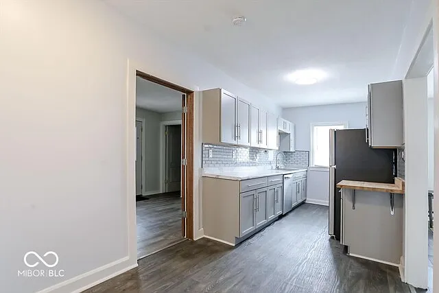 945 Cecil Ave — Photo 7