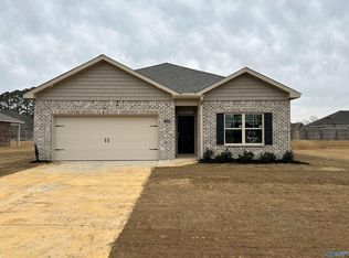 513 SW Raccoon Way, Hartselle, AL 35640