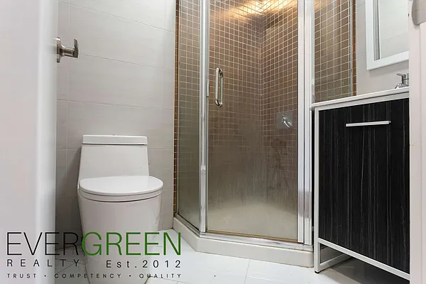 Rented by Evergreen Apartments BK | media 18