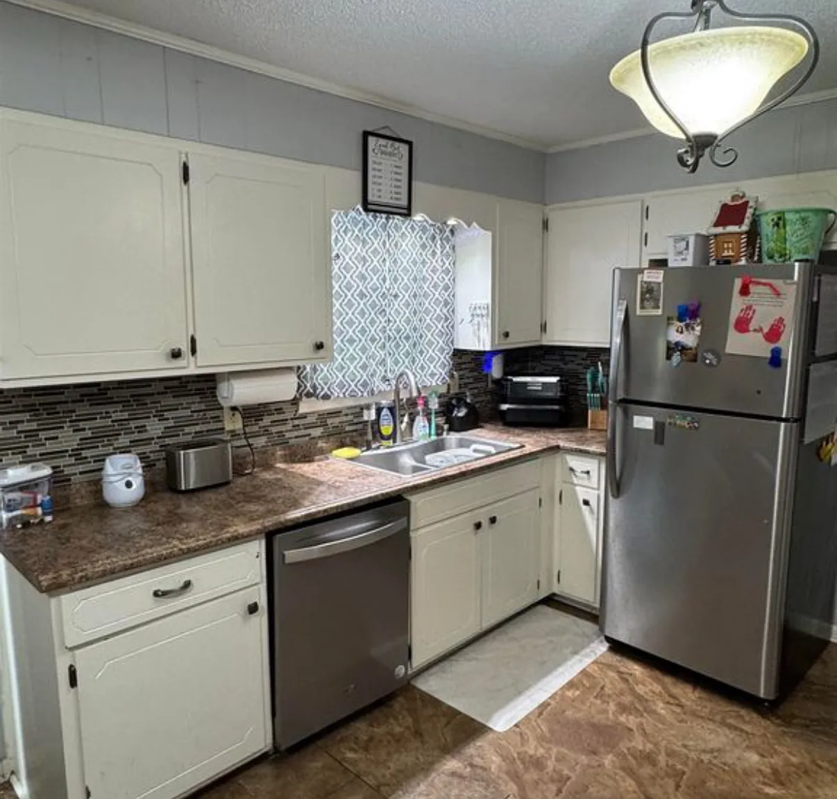3 bed, 1.5 bath, 1160 sqft, $1,500 — Photo 2