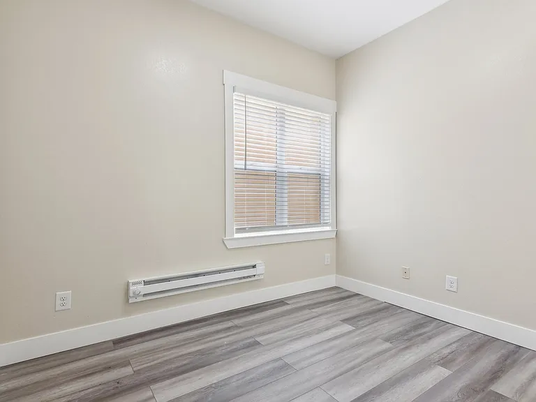 2070 University Avenue — Photo 10