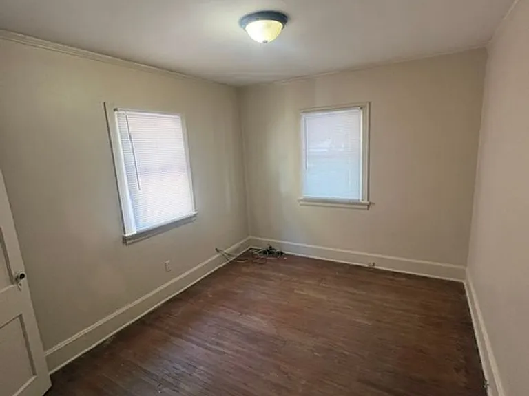 2207 N Ellis St — Photo 6